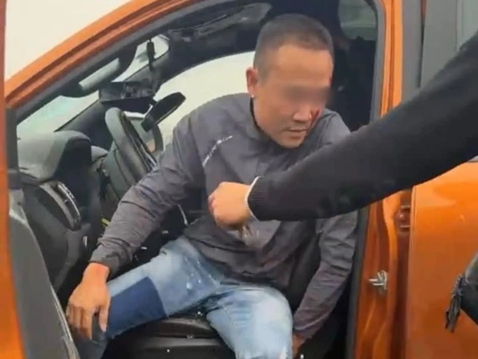 Hà Nội: Tạm giữ tài xế bán tải chạy trốn cảnh sát, gây tai nạn liên hoàn