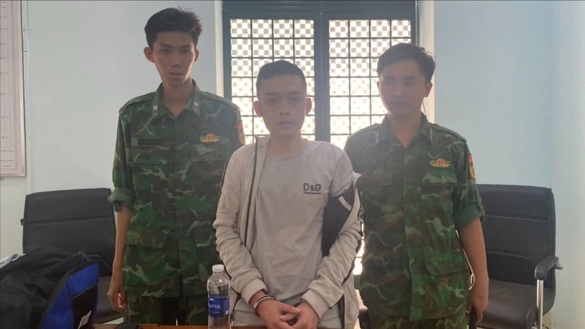 Bắt đối tượng trốn truy nã nhập cảnh từ Campuchia về Việt Nam