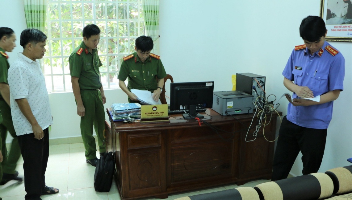 Khởi tố, bắt tạm giam nguyên Phó Trưởng phòng Tài nguyên và môi trường ở Bình Phước