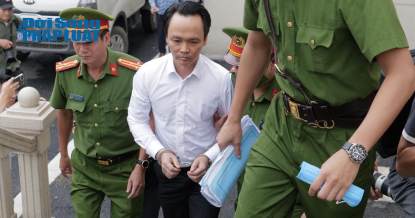 Hình ảnh cựu Chủ tịch FLC Trịnh Văn Quyết được áp giải đến tòa