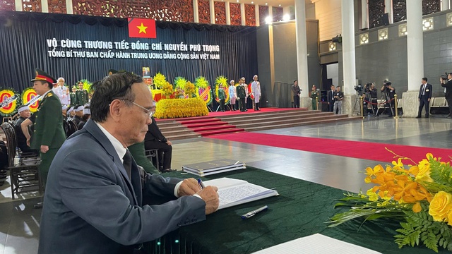 Hội Luật gia Việt Nam viếng Tổng Bí thư Nguyễn Phú Trọng