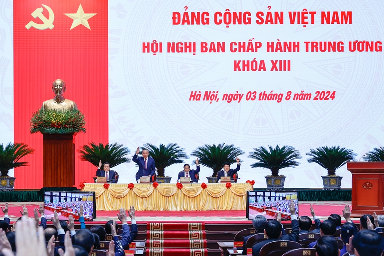 Ban Chấp hành Trung ương Đảng xem xét về công tác cán bộ