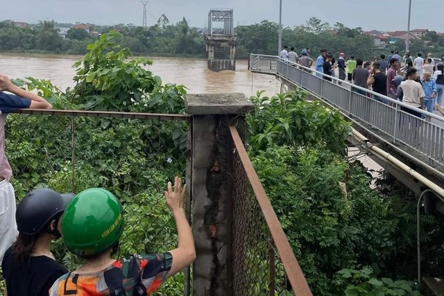 Thủ tướng yêu cầu nhanh chóng cứu hộ cứu nạn vụ sập cầu Phong Châu