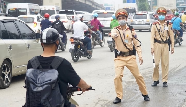 Quy định mới về việc dừng phương tiện giao thông đường bộ để kiểm soát