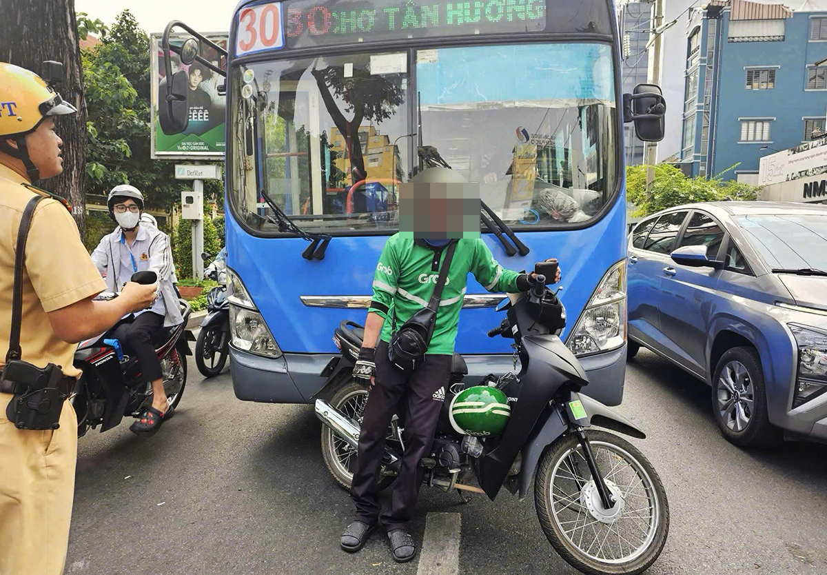 Tạm giữ phụ xe bus và tài xế xe công nghệ xô xát sau mâu thuẫn ở TP.HCM