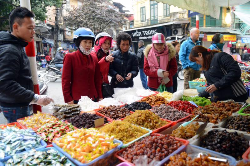 Hành vi vi phạm an toàn vệ sinh thực phẩm tại khu lễ hội bị xử lý như thế nào?