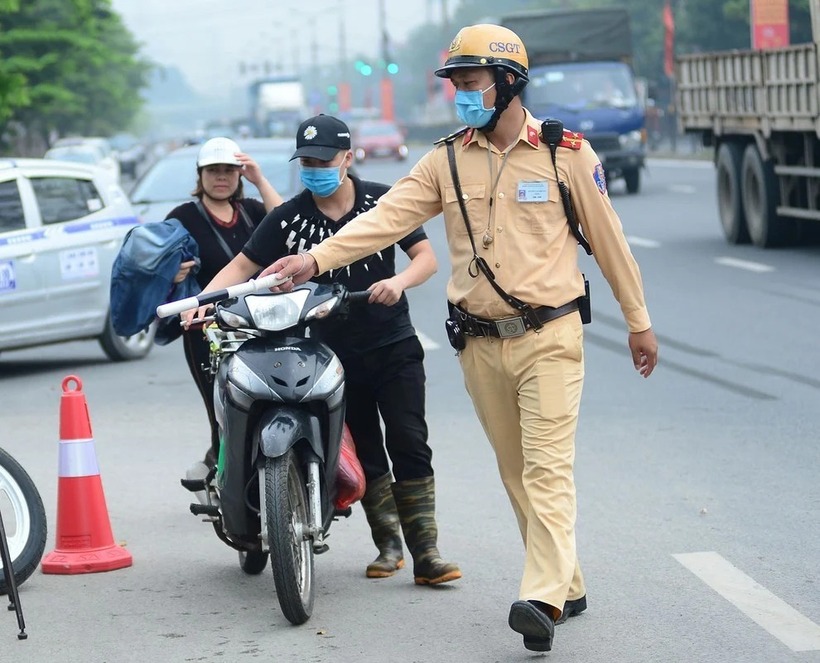 Phải bật xi nhan trước bao nhiêu mét để không bị phạt