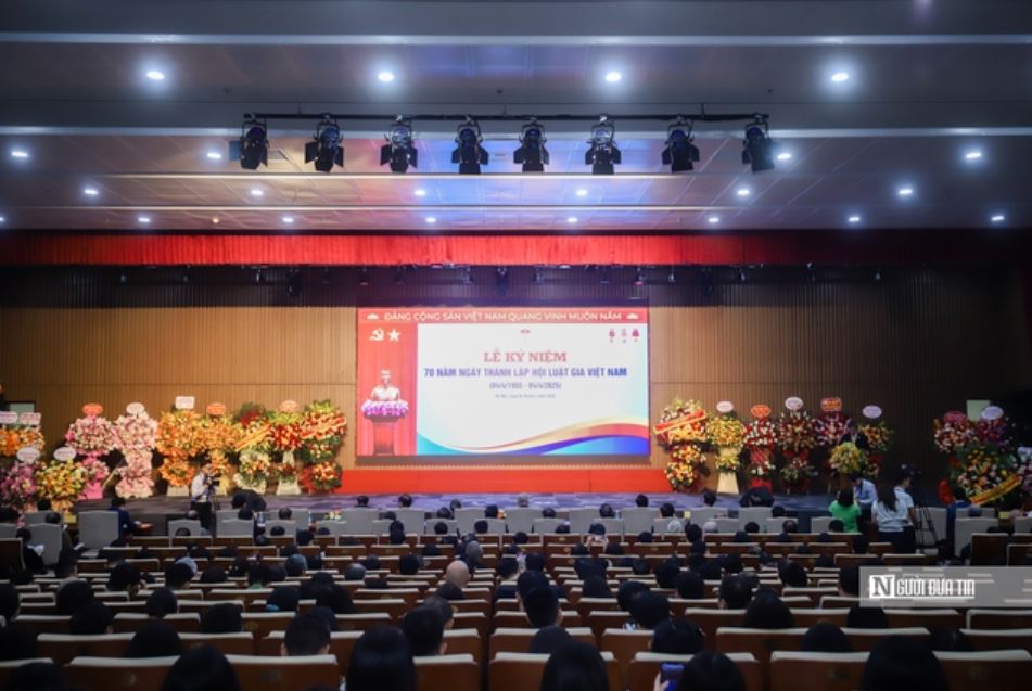 Hội Luật gia Việt Nam đón nhận Huân chương Lao động hạng Nhất