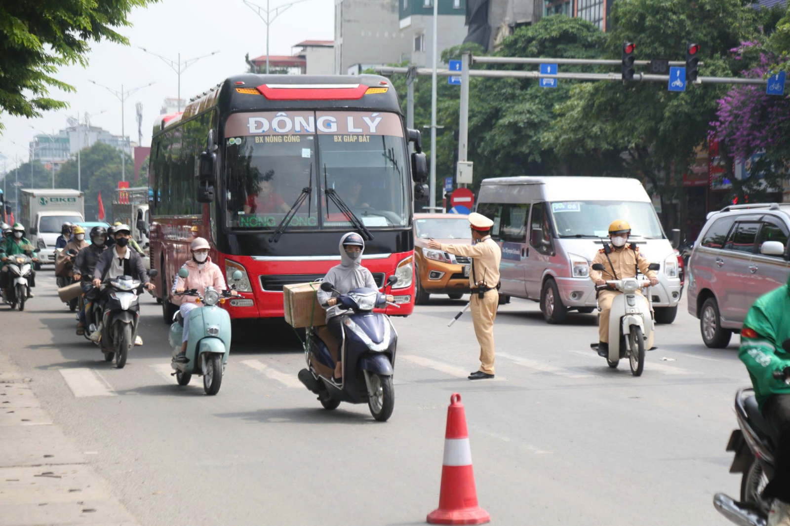 Hà Nội ra quân cao điểm bảo đảm trật tự, an toàn giao thông dịp lễ 30/4 và 1/5
