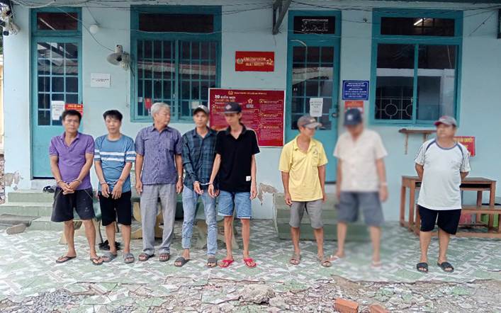 Bắt quả tang 7 đối tượng đá gà mạng ăn tiền tại quán cà phê