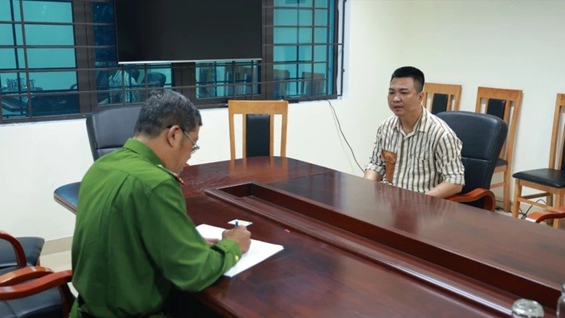 Đối tượng cầm đầu nhóm 'cướp' gỗ ở Quảng Trị đã ra đầu thú