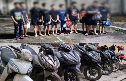 Bắt nhóm đối tượng mang hung khi gây rối, tấn công người đi đường ở Hà Nội