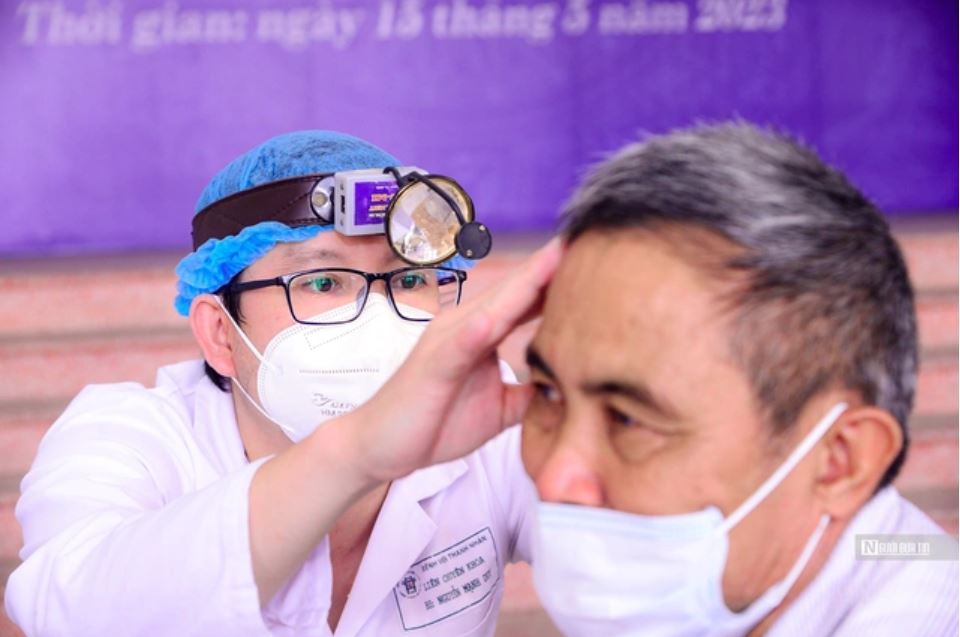 Miễn viện phí toàn dân: Chú trọng phát triển y tế cơ sở, thu hút bác sĩ giỏi về tuyến dưới
