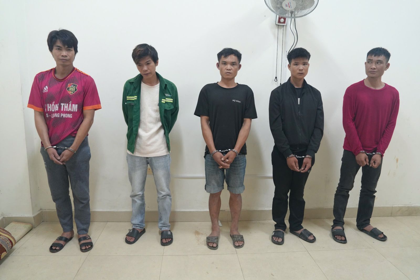 Bắt nhóm đối tượng chuyên cướp tài sản người đi đường ở Nghệ An