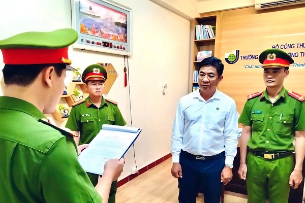 Bắt tạm giam Hiệu trưởng Trường cao đẳng Công thương miền Trung