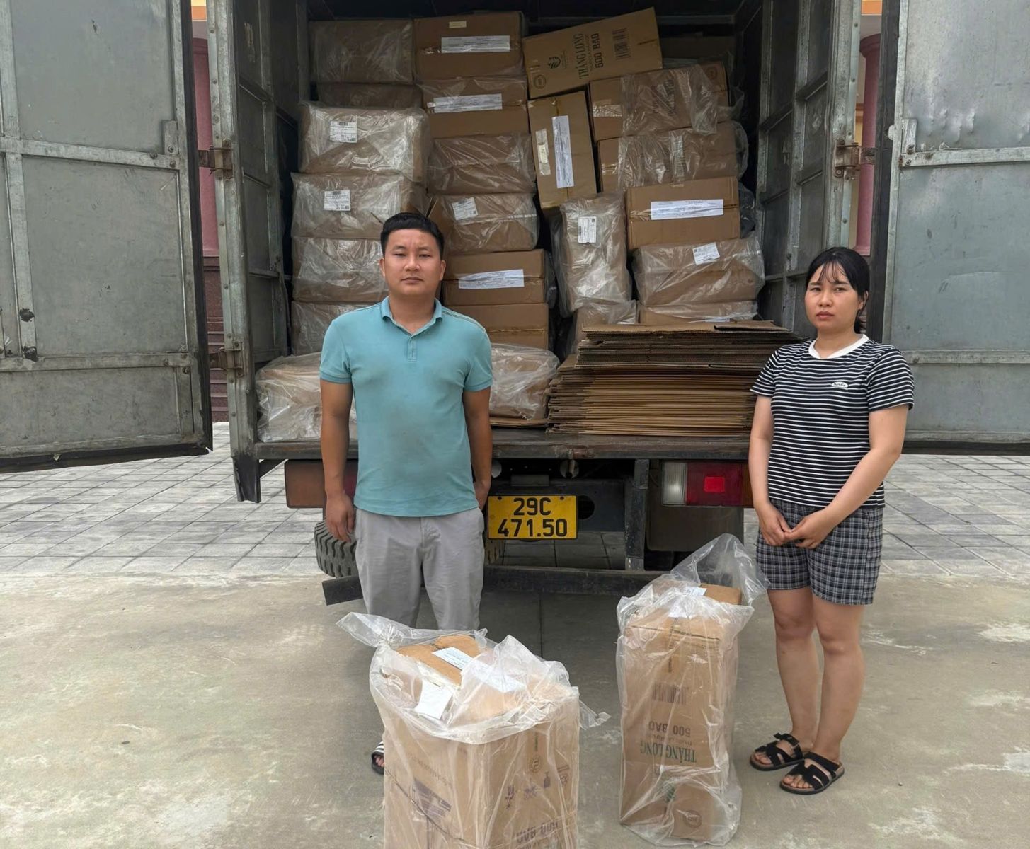 Triệt phá đường dây buôn bán thuốc lá giả qua mạng xã hội