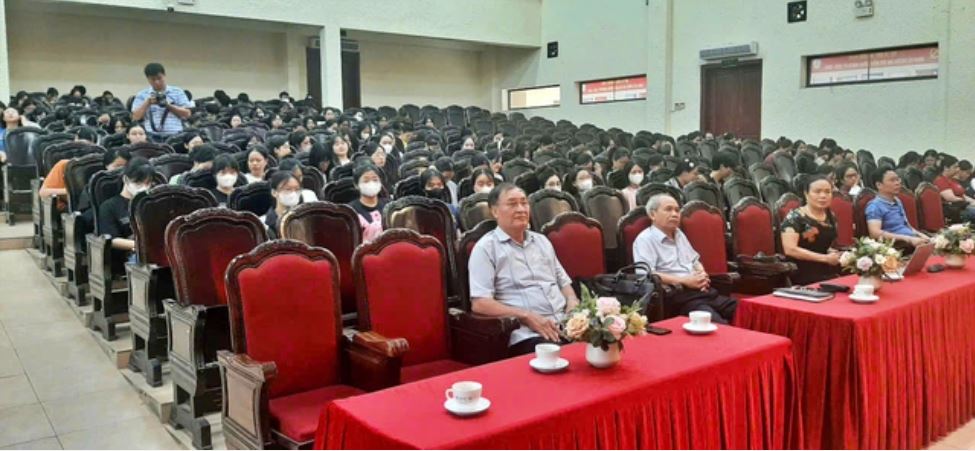 Hội Luật gia tỉnh Nam Định tuyên truyền pháp luật cho 350 sinh viên