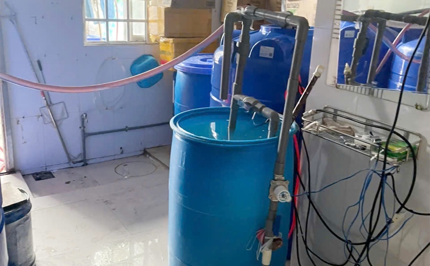 Phát hiện cơ sở làm giả nước nắm, nước giặt số lượng lớn ở An Giang