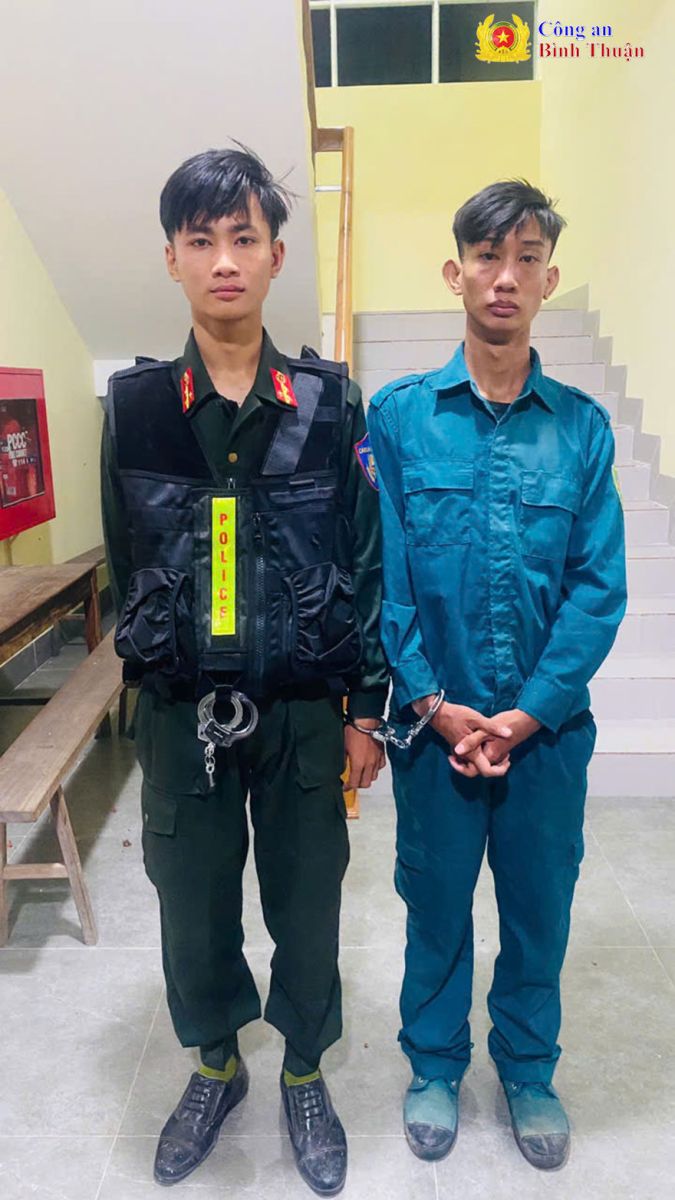 Bắt giữ 2 đối tượng giả danh Công an để cưỡng đoạt tài sản người đi đường