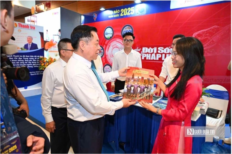 Để báo chí cách mạng thực sự tỏa sáng, 'dẫn đường' trong kỷ nguyên mới