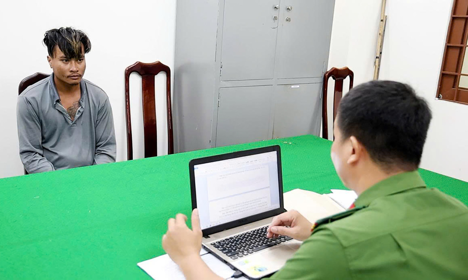 Va chạm với chó nhà hàng xóm, nam thanh niên chém 2 người thương vong