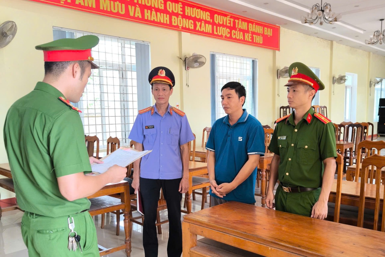 Khởi tố, bắt tạm giam giám đốc hợp tác xã tham ô tài sản