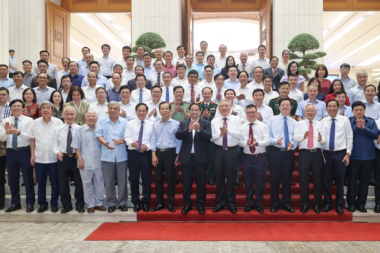 Thủ tướng chủ trì cuộc gặp mặt Thường trực Chính phủ với lãnh đạo, nguyên lãnh đạo các cơ quan báo chí