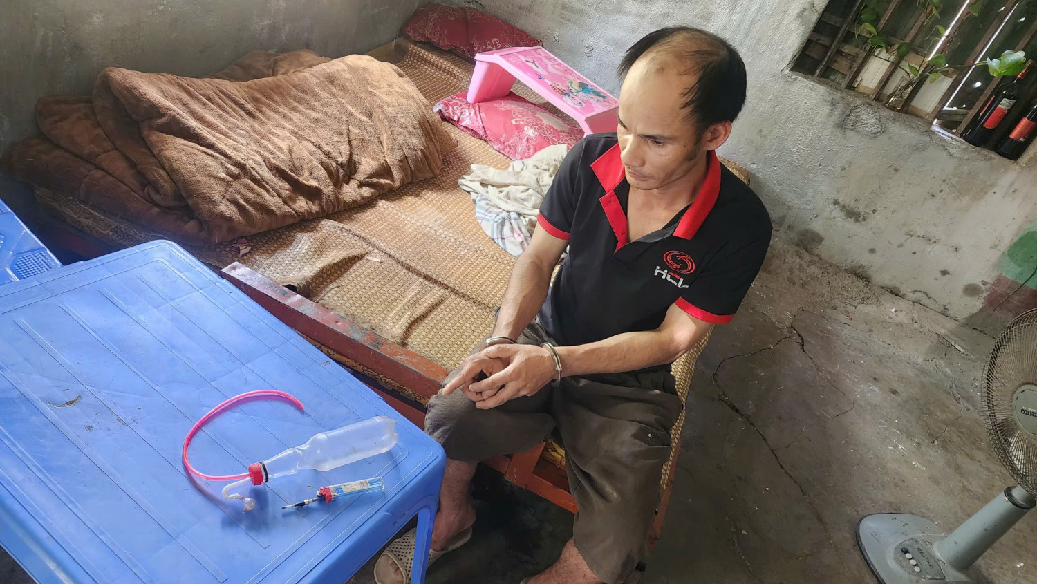 Khởi tố đối tượng tổ chức sử dụng trái phép ma túy cùng bạn gái tại nhà riêng