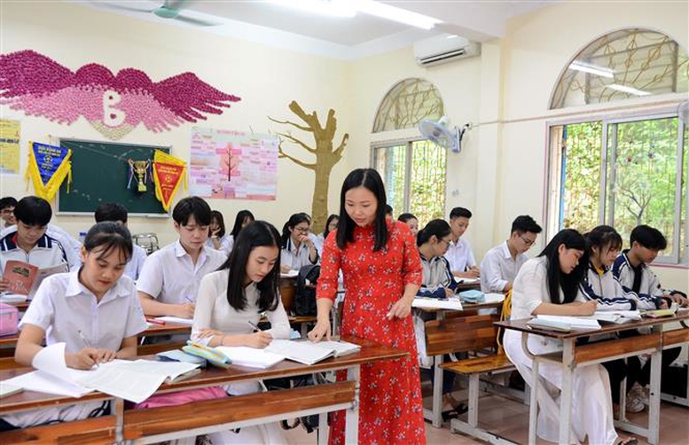Phân quyền quản lý nhà nước của chính quyền địa phương 2 cấp đối với lĩnh vực nhà giáo