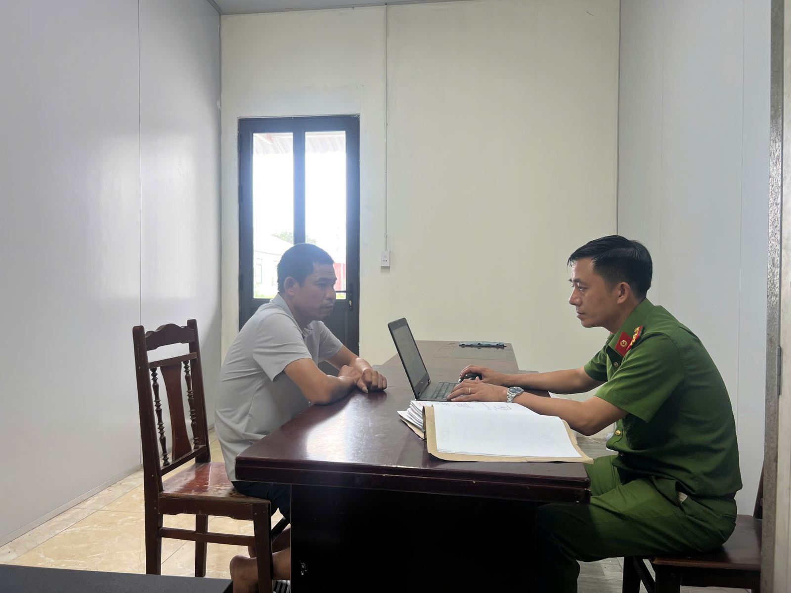 Bắt tạm giam 2 đối tượng trong vụ cháy xưởng phế liệu ở Hưng Yên