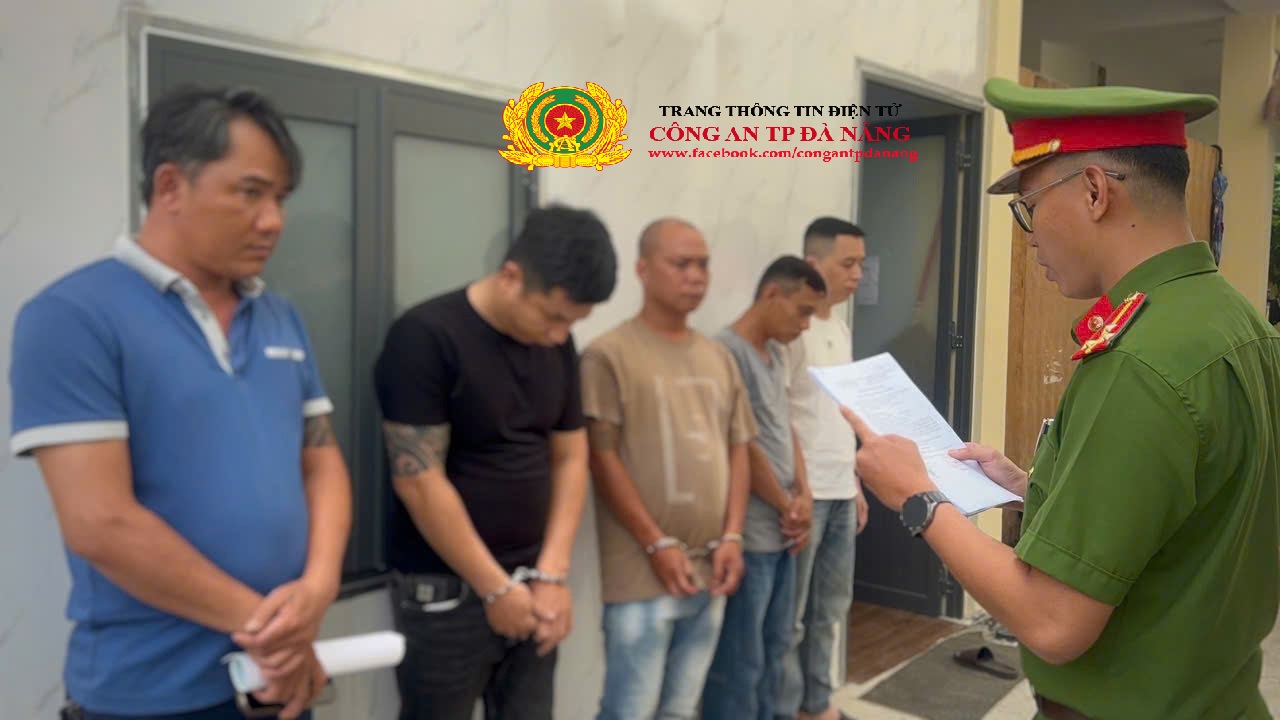 Khởi tố 6 đối tượng lợi dụng đám tang để đánh bạc