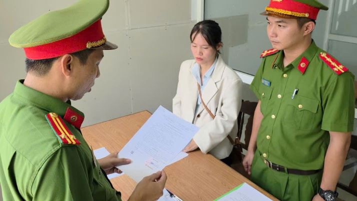 Bắt tạm giam nhân viên ngân hàng làm giả giấy tờ, chiếm đoạt 1,7 tỷ đồng