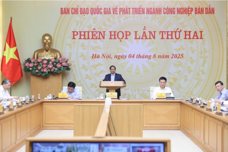 Thủ tướng chủ trì phiên họp về phát triển công nghiệp bán dẫn