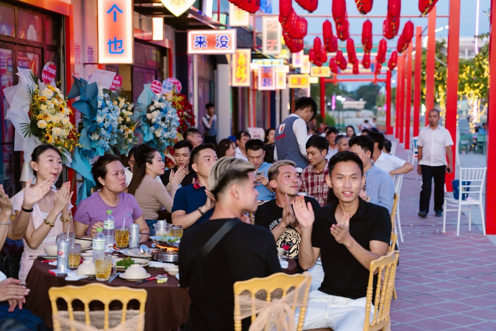 Little Hong Kong tại Bình Sơn Ocean Park Nam Khánh Hòa gây sốt dịp khai trương
