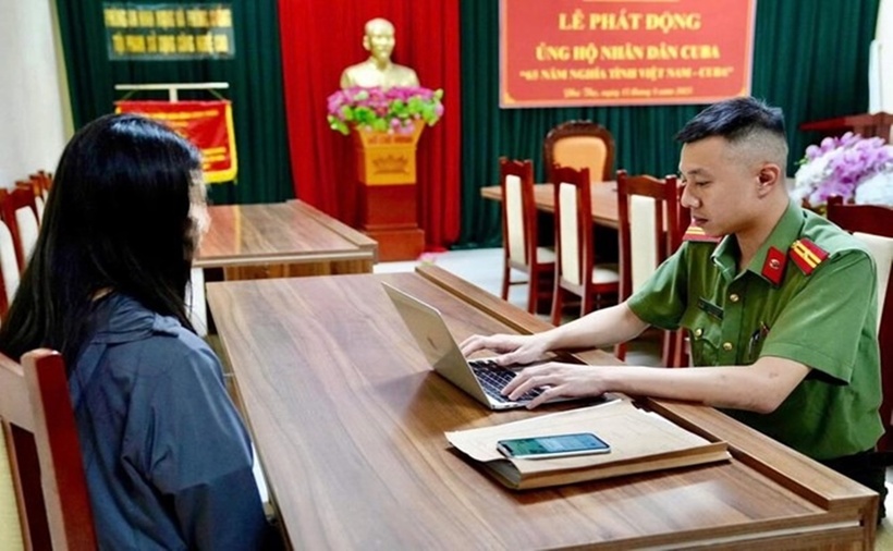 Giải cứu thiếu nữ 18 tuổi bị 'bắt cóc online', ép cởi quần áo để quay clip