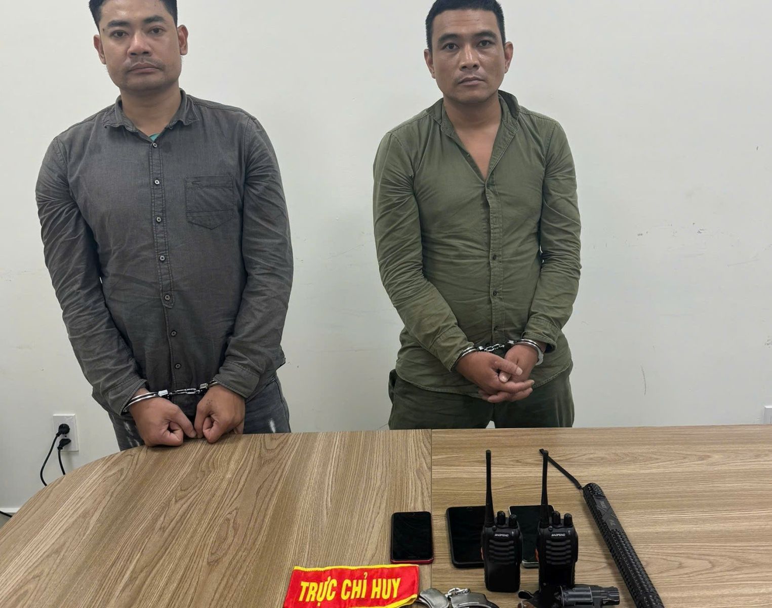 Hải Phòng: Bắt 2 đối tượng giả danh cảnh sát hình sự để cướp tài sản