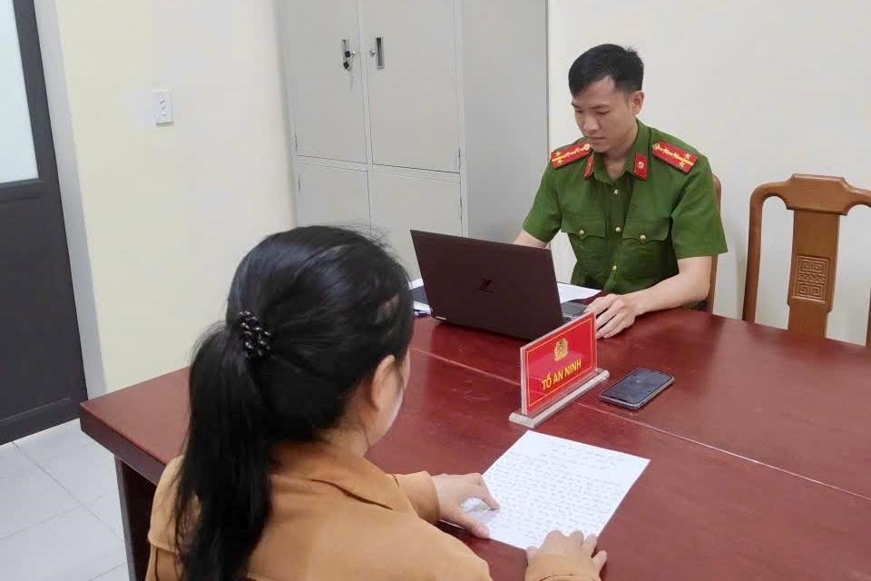 Người phụ nữ bị xử phạt vì đưa tin sai sự thật về thủ tục hành chính
