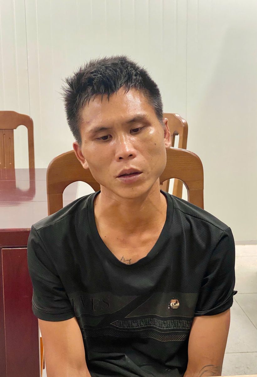 Khống chế đối tượng mang dao xông vào trụ sở chém bị thương Phó Trưởng Công an xã