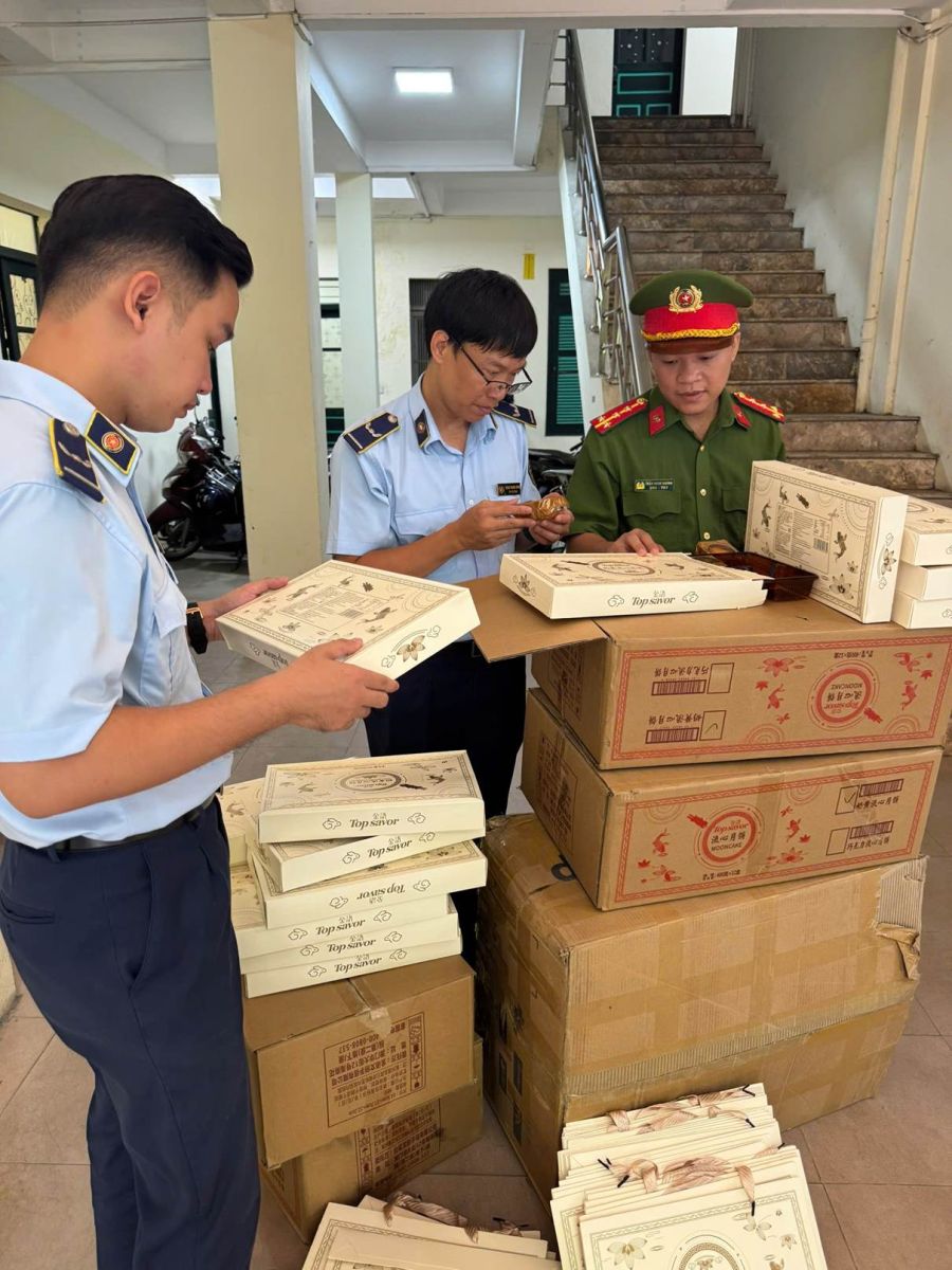 Hà Nội: Phát hiện vụ buôn bán bánh trung thu không rõ nguồn gốc