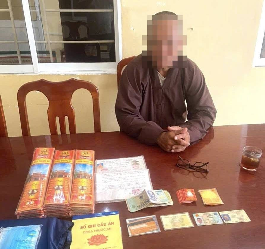 Giả danh nhà sư đi bán nhang, kêu gọi quyên góp từ thiện để trục lợi