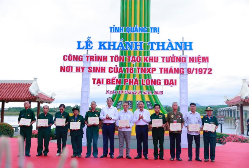 Khánh thành Khu tưởng niệm thanh niên xung phong hy sinh tại bến phà Long Đại