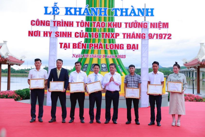 Khánh thành Khu tưởng niệm thanh niên xung phong hy sinh tại bến phà Long Đại