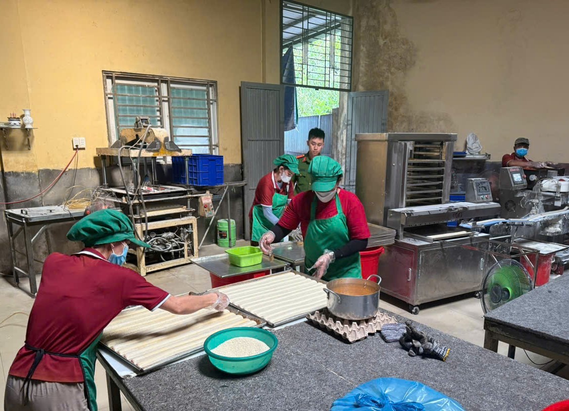 Phát hiện hàng chục nghìn bánh Trung thu vi phạm vệ sinh an toàn thực phẩm