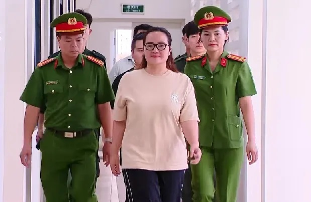 Khởi tố, bắt tạm giam nữ doanh nhân Hoàng Hường
