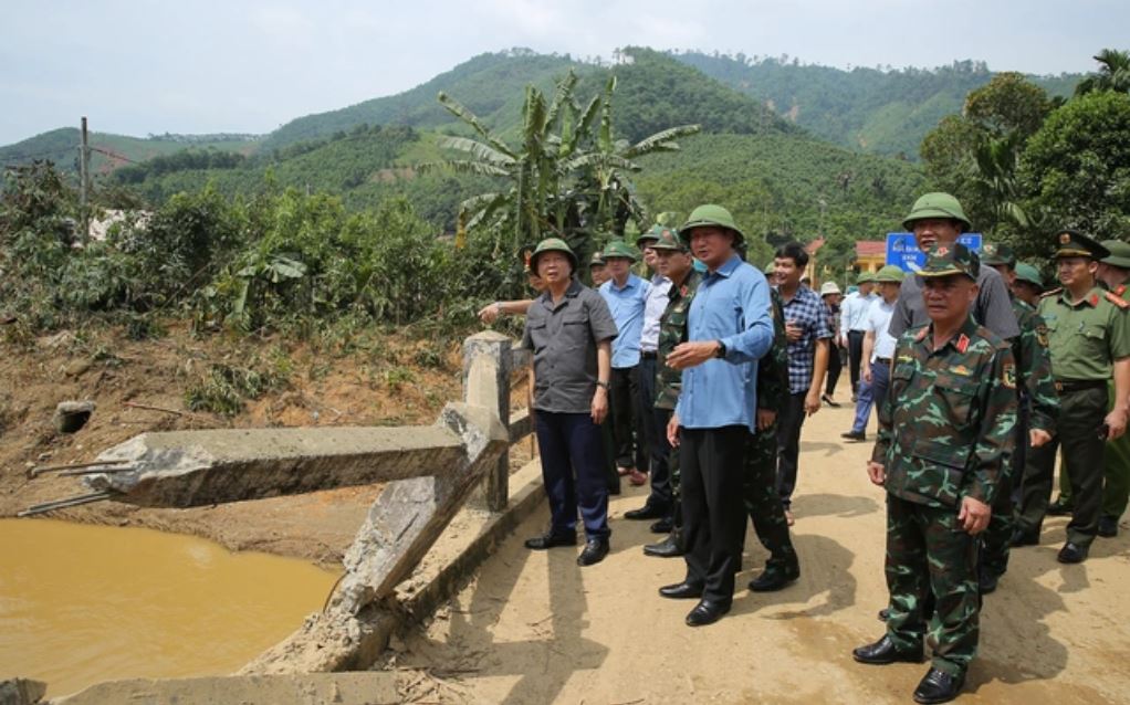 Phó Thủ tướng kiểm tra công tác chuẩn bị ứng phó bão số 11