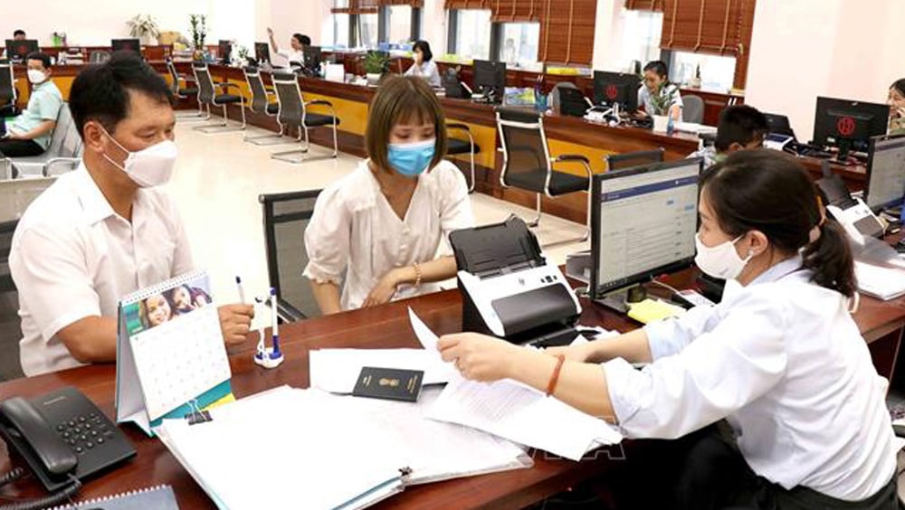 Quy định về tiêu chuẩn, điều kiện tiếp nhận vào làm công chức