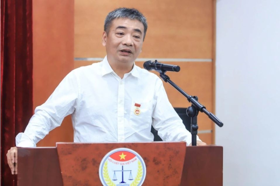 Hội Luật gia Việt Nam ủng hộ đồng bào vùng bão lũ, trao tặng huy hiệu Đảng cho đảng viên ưu tú