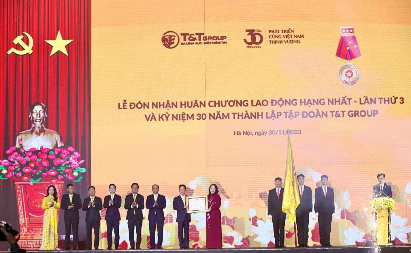 T&T Group của Bầu Hiển được vinh danh Top các doanh nghiệp tư nhân tiêu biểu