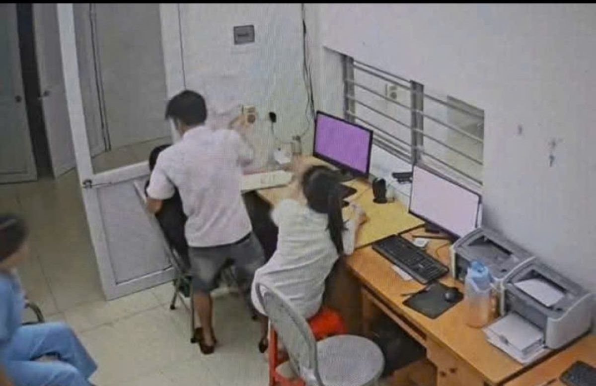 Người đàn ông xông vào phòng cấp cứu, tấn công nữ bác sĩ ở Nghệ An