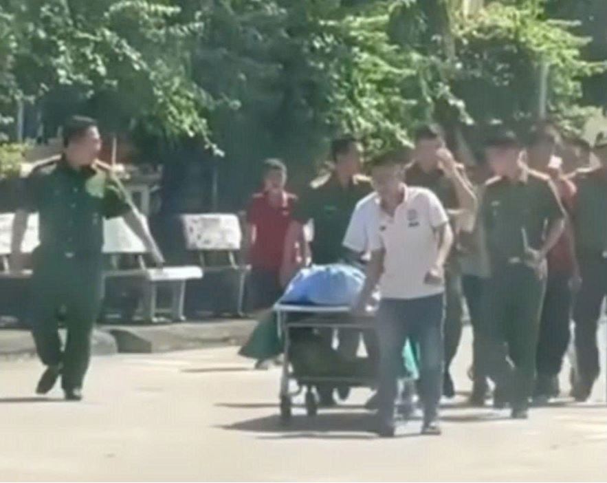 Điều tra vụ nam sinh lớp 12 bị bạn cùng trường đâm tử vong